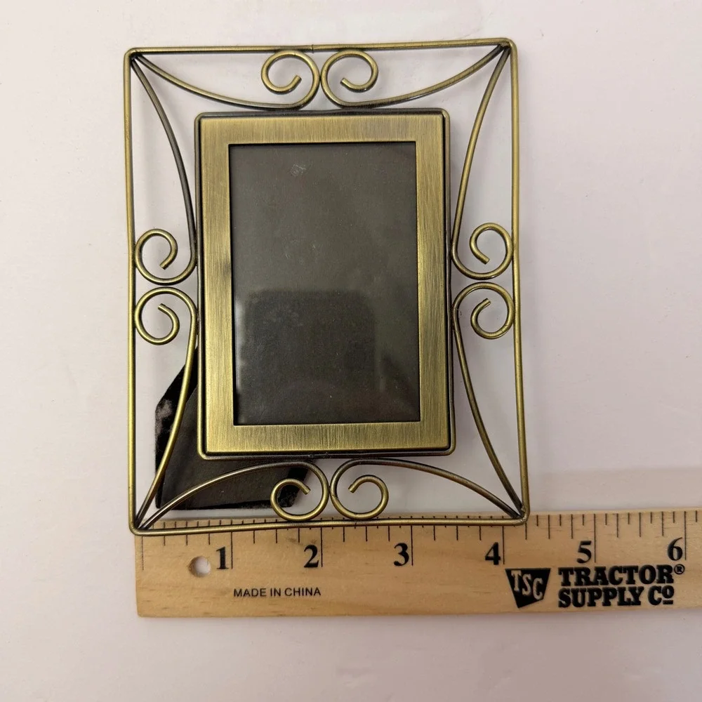 Vintage Style Brass Tone Scrollwork Picture Frame 3x5 Tabletop Ornate Metal